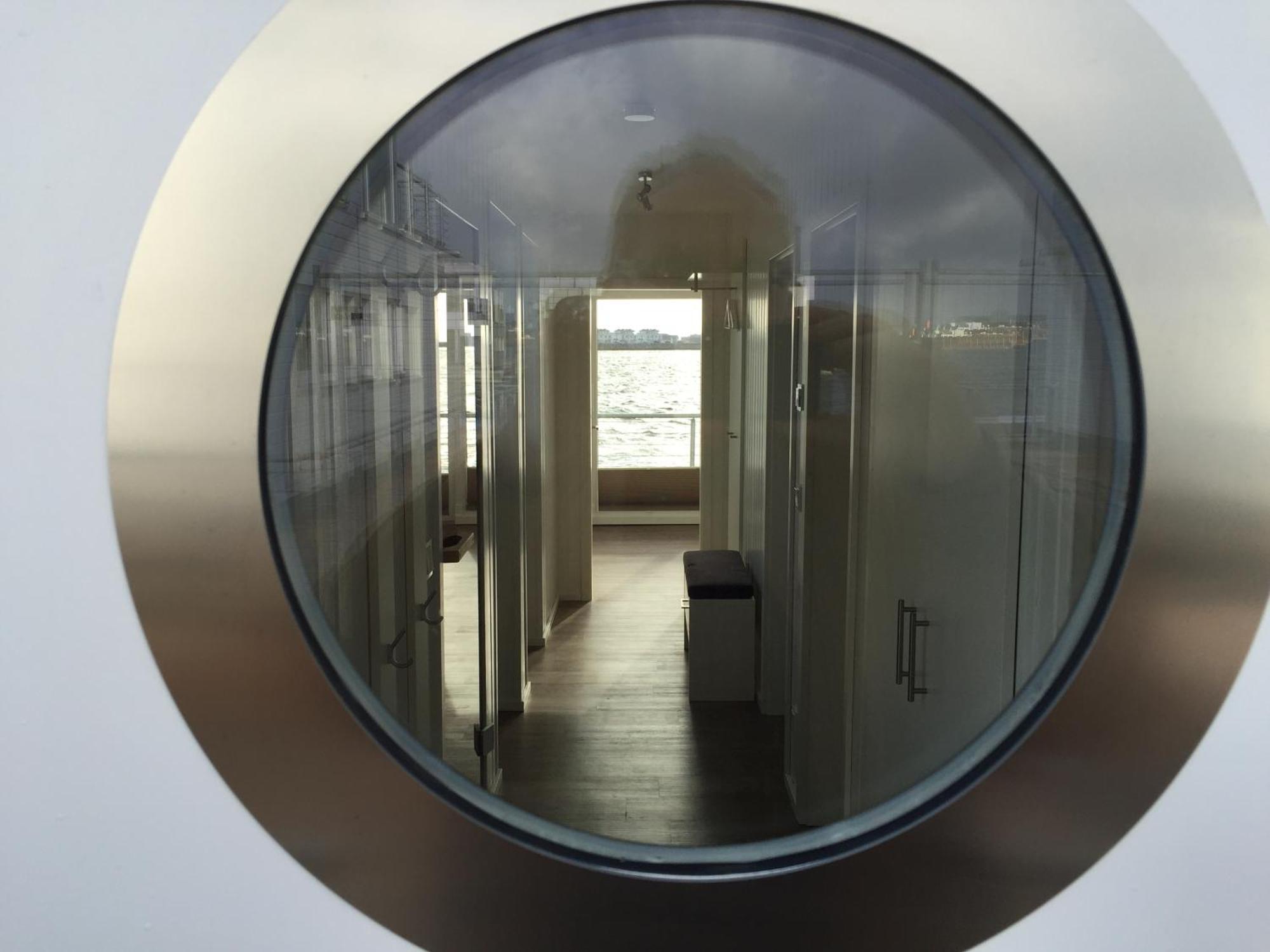 אולפניץ Schwimmendes Ferienhaus Antares One By Seeblick Ferien Oro, Rundum Wasser, Sauna מראה חיצוני תמונה
