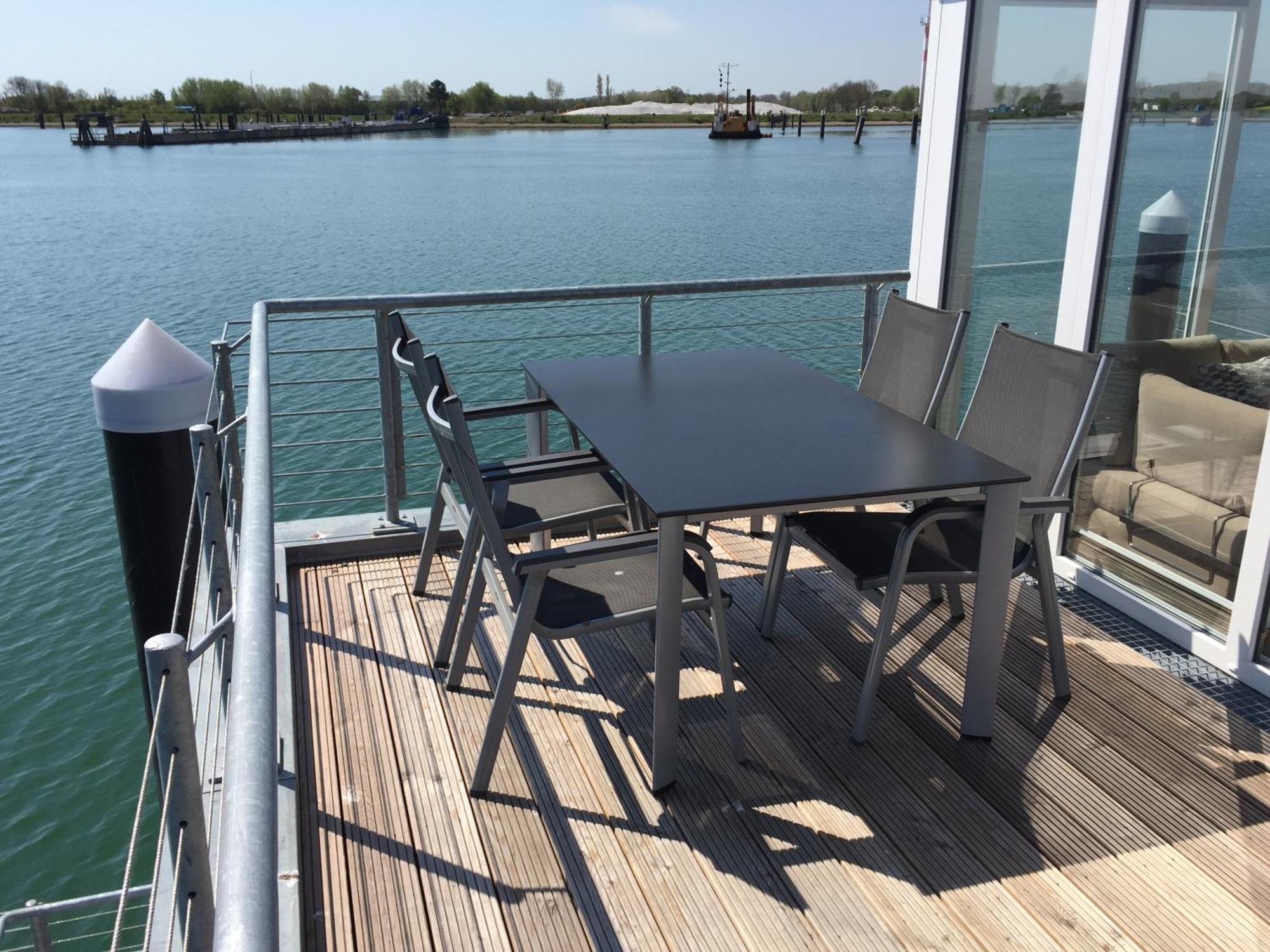 אולפניץ Schwimmendes Ferienhaus Antares One By Seeblick Ferien Oro, Rundum Wasser, Sauna מראה חיצוני תמונה