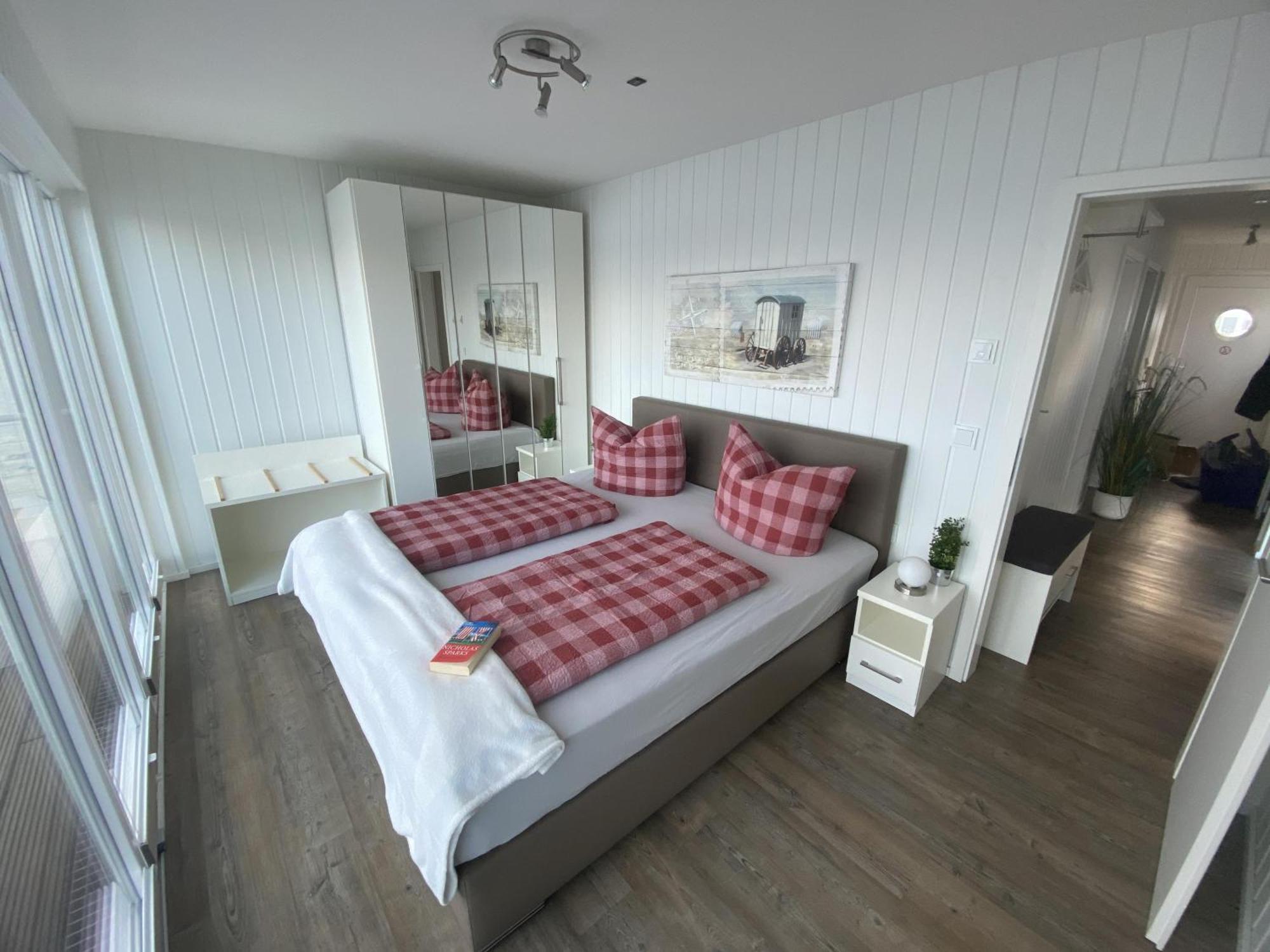 אולפניץ Schwimmendes Ferienhaus Antares One By Seeblick Ferien Oro, Rundum Wasser, Sauna מראה חיצוני תמונה