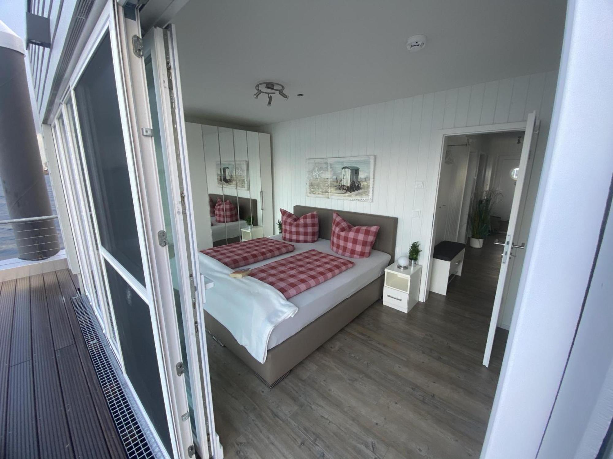 אולפניץ Schwimmendes Ferienhaus Antares One By Seeblick Ferien Oro, Rundum Wasser, Sauna מראה חיצוני תמונה